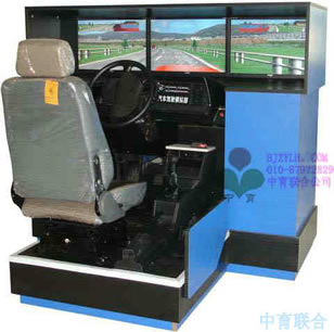三屏幕式汽车驾驶模拟器